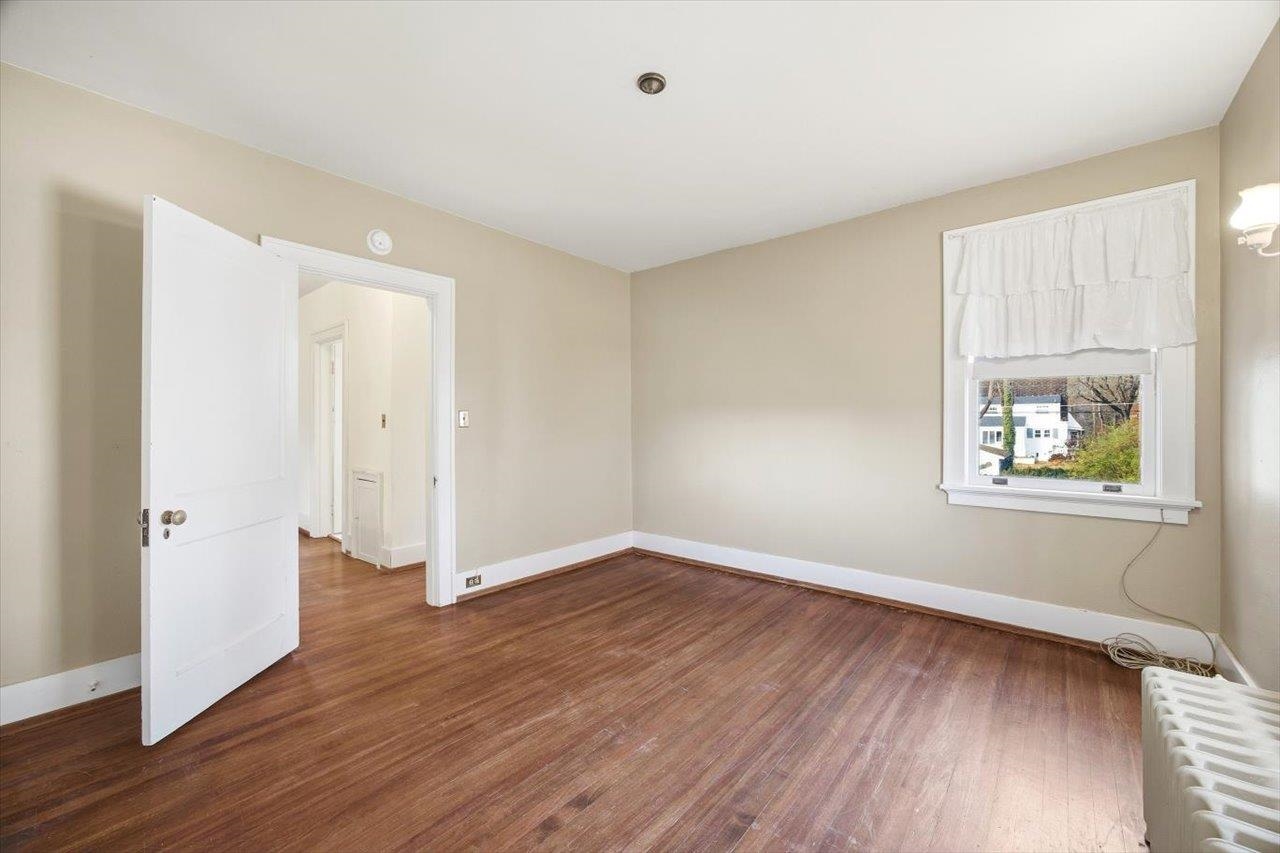 645 MAPLE AVE, WAYNESBORO, Virginia 22980, 4 Bedrooms Bedrooms, ,2 BathroomsBathrooms,Residential,645 MAPLE AVE,671331 MLS # 671331