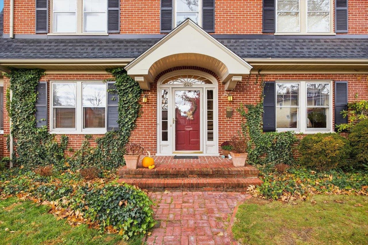 645 MAPLE AVE, WAYNESBORO, Virginia 22980, 4 Bedrooms Bedrooms, ,2 BathroomsBathrooms,Residential,645 MAPLE AVE,671331 MLS # 671331