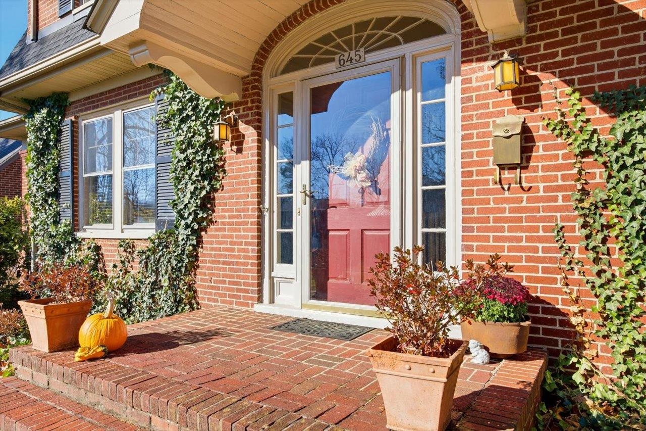 645 MAPLE AVE, WAYNESBORO, Virginia 22980, 4 Bedrooms Bedrooms, ,2 BathroomsBathrooms,Residential,645 MAPLE AVE,671331 MLS # 671331