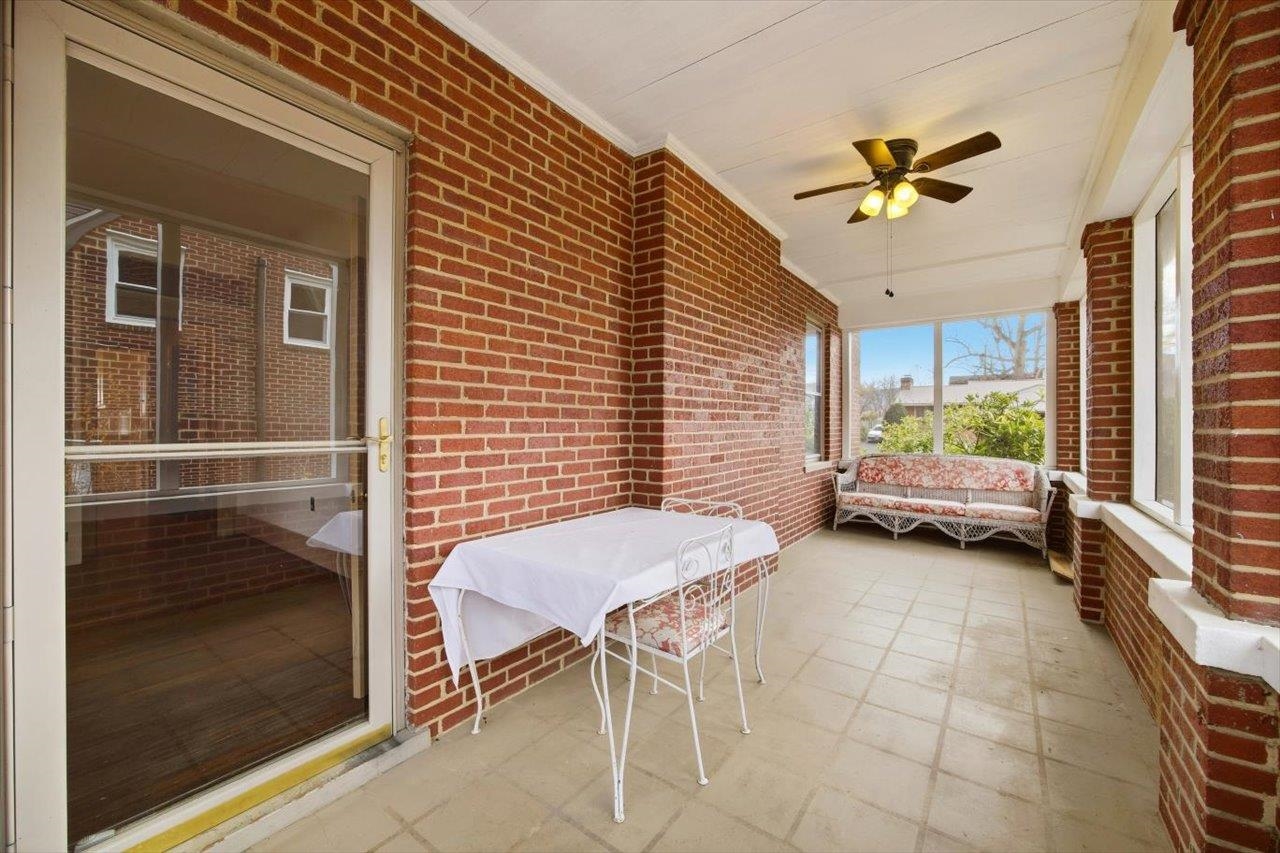 645 MAPLE AVE, WAYNESBORO, Virginia 22980, 4 Bedrooms Bedrooms, ,2 BathroomsBathrooms,Residential,645 MAPLE AVE,671331 MLS # 671331