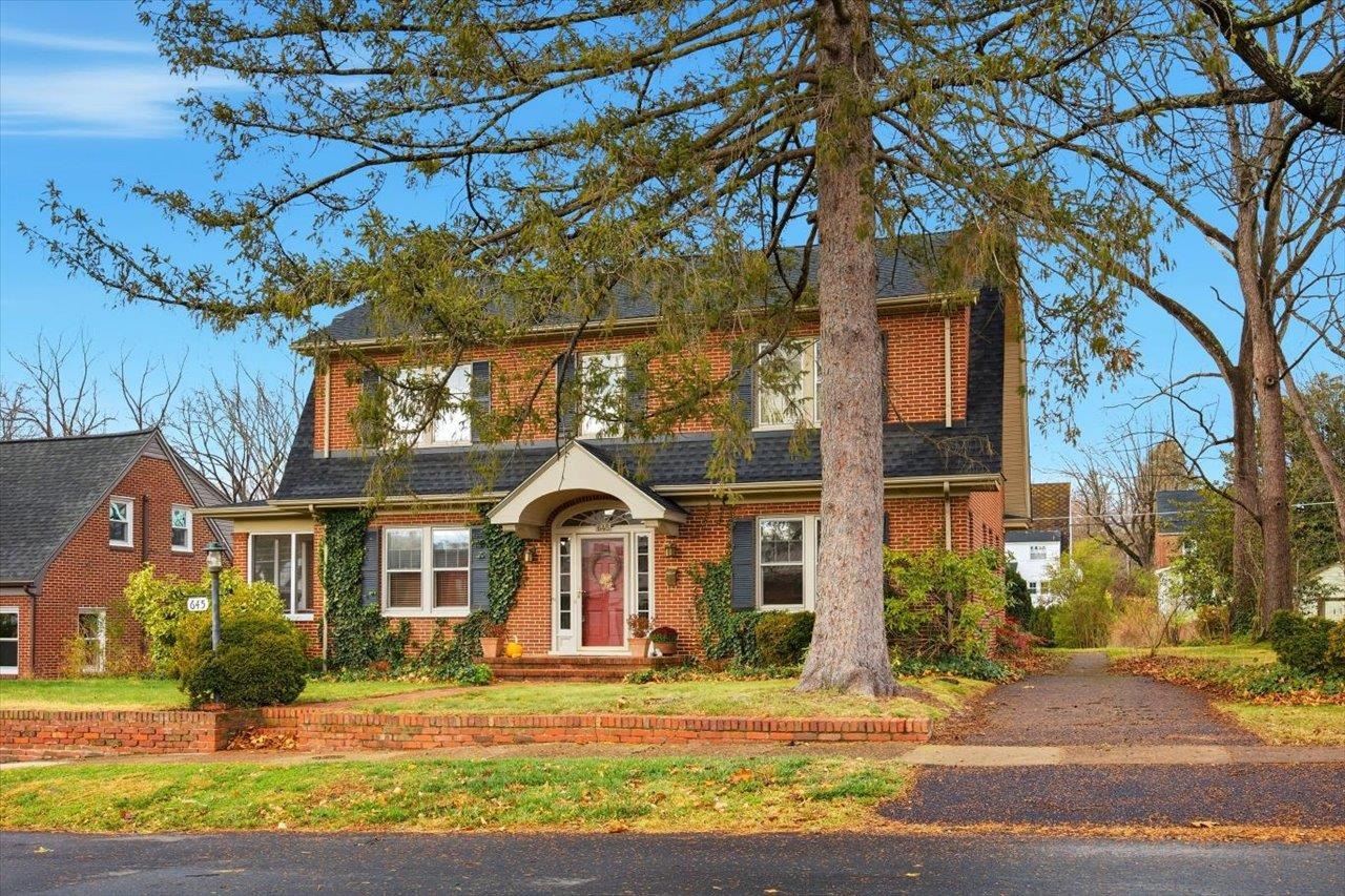 645 MAPLE AVE, WAYNESBORO, Virginia 22980, 4 Bedrooms Bedrooms, ,2 BathroomsBathrooms,Residential,645 MAPLE AVE,671331 MLS # 671331