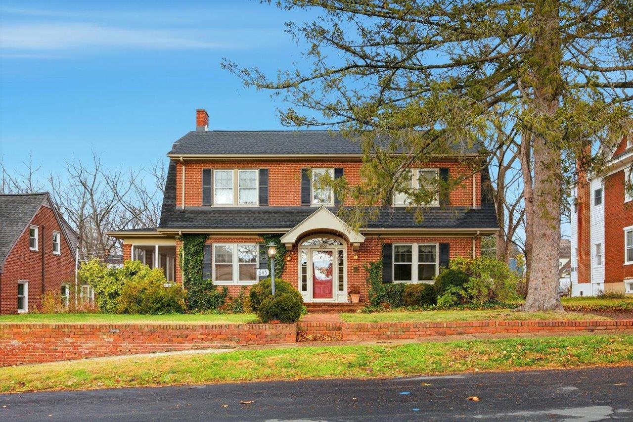 645 MAPLE AVE, WAYNESBORO, Virginia 22980, 4 Bedrooms Bedrooms, ,2 BathroomsBathrooms,Residential,645 MAPLE AVE,671331 MLS # 671331