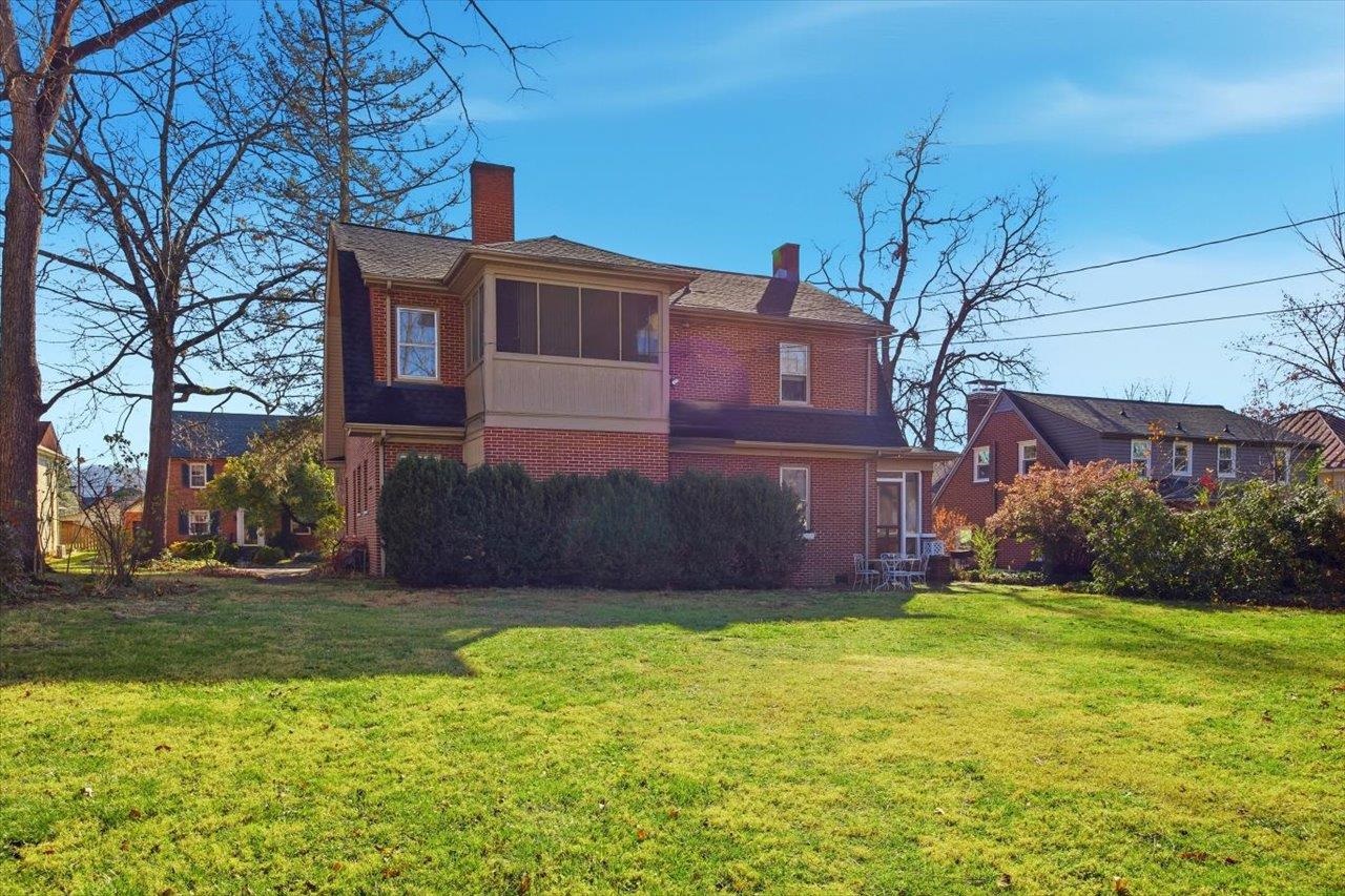 645 MAPLE AVE, WAYNESBORO, Virginia 22980, 4 Bedrooms Bedrooms, ,2 BathroomsBathrooms,Residential,645 MAPLE AVE,671331 MLS # 671331