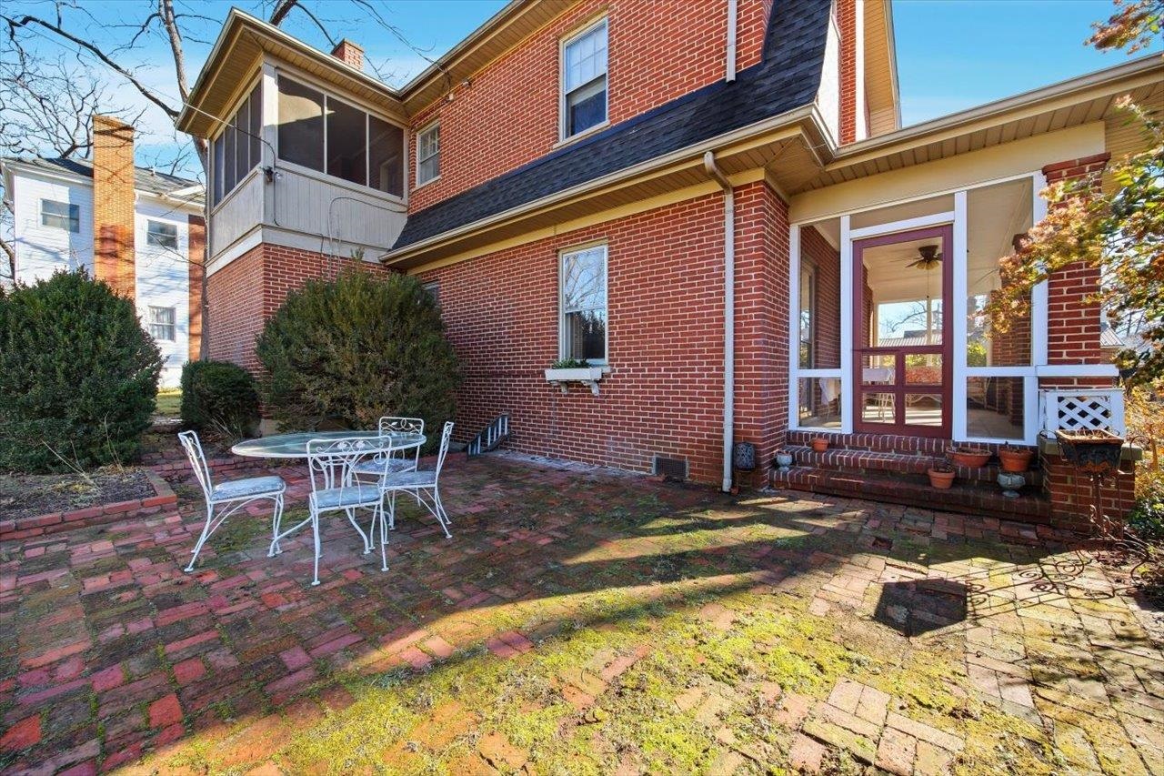 645 MAPLE AVE, WAYNESBORO, Virginia 22980, 4 Bedrooms Bedrooms, ,2 BathroomsBathrooms,Residential,645 MAPLE AVE,671331 MLS # 671331