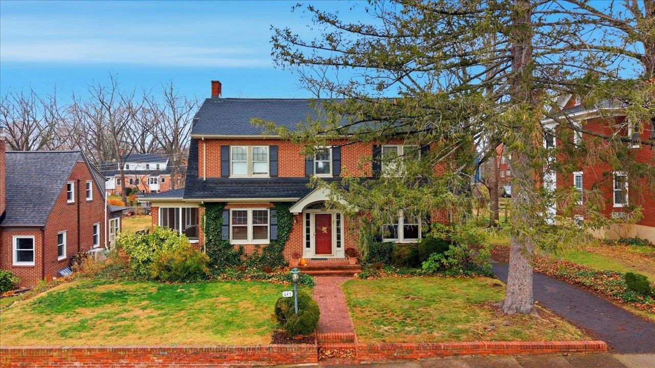 645 MAPLE AVE, WAYNESBORO, Virginia 22980, 4 Bedrooms Bedrooms, ,2 BathroomsBathrooms,Residential,645 MAPLE AVE,671331 MLS # 671331