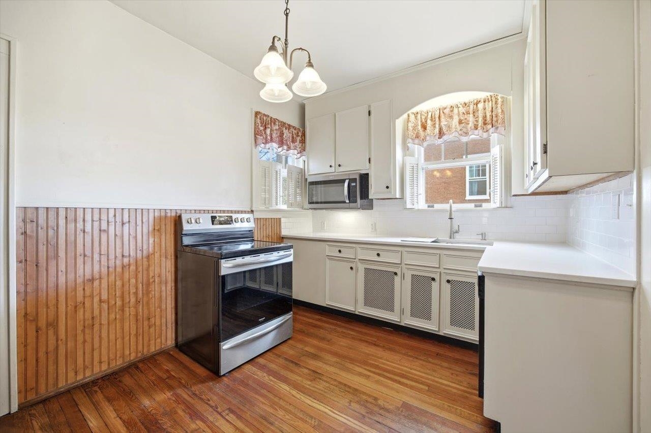 645 MAPLE AVE, WAYNESBORO, Virginia 22980, 4 Bedrooms Bedrooms, ,2 BathroomsBathrooms,Residential,645 MAPLE AVE,671331 MLS # 671331