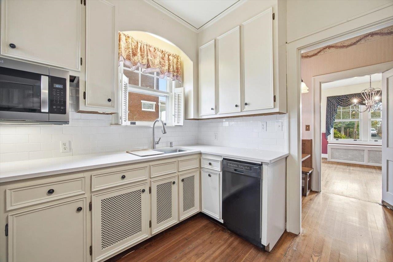 645 MAPLE AVE, WAYNESBORO, Virginia 22980, 4 Bedrooms Bedrooms, ,2 BathroomsBathrooms,Residential,645 MAPLE AVE,671331 MLS # 671331