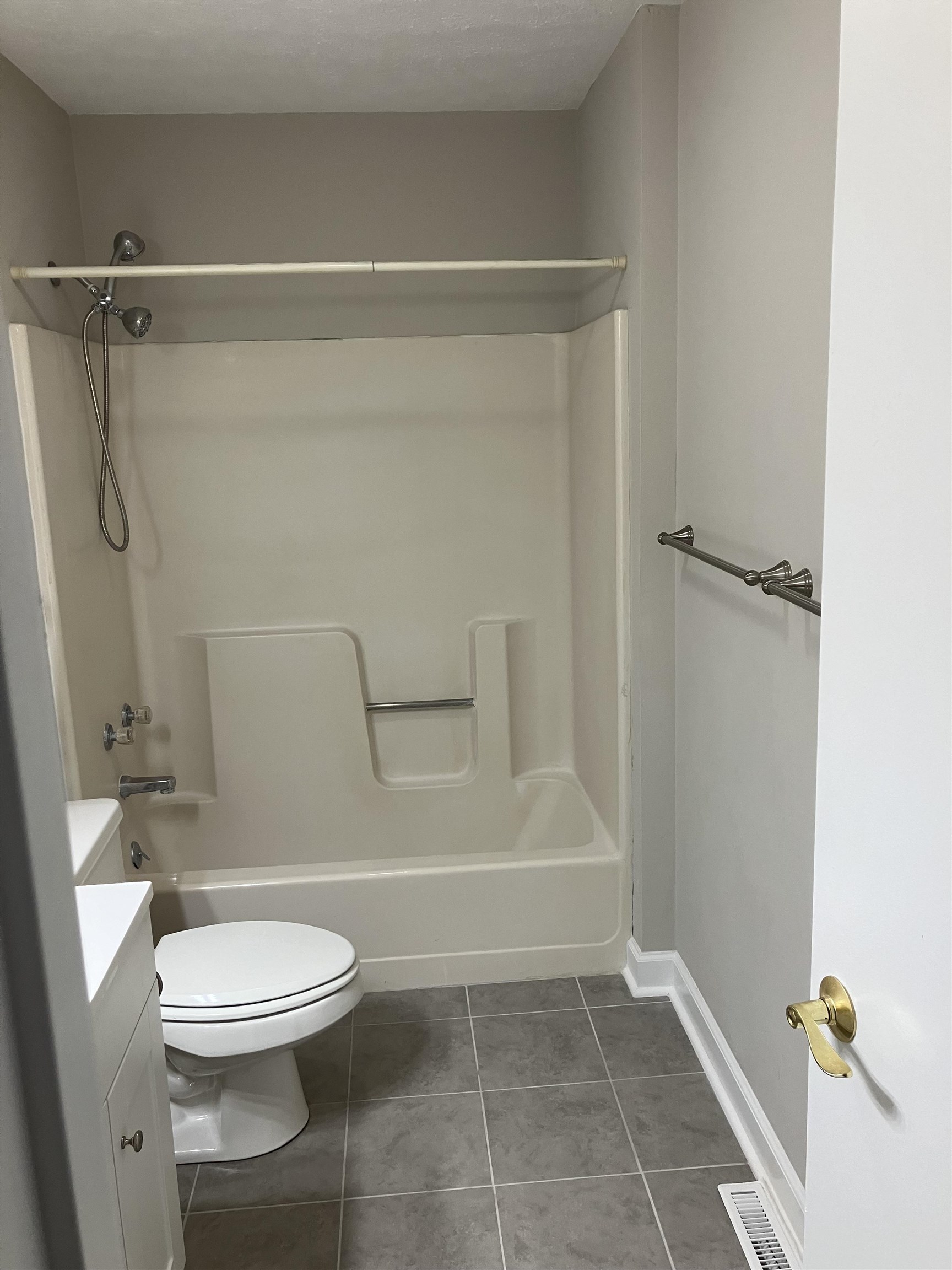 500 WINCHESTER AVE, STAUNTON, Virginia 24401, 2 Bedrooms Bedrooms, ,1 BathroomBathrooms,Residential,500 WINCHESTER AVE,671333 MLS # 671333