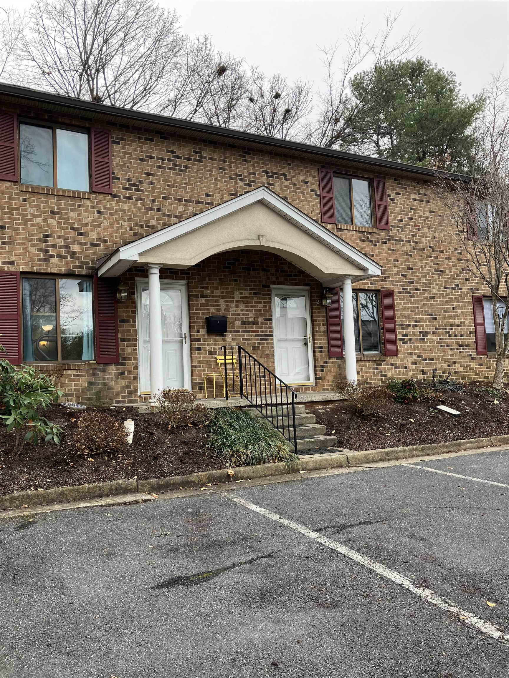 500 WINCHESTER AVE, STAUNTON, Virginia 24401, 2 Bedrooms Bedrooms, ,1 BathroomBathrooms,Residential,500 WINCHESTER AVE,671333 MLS # 671333