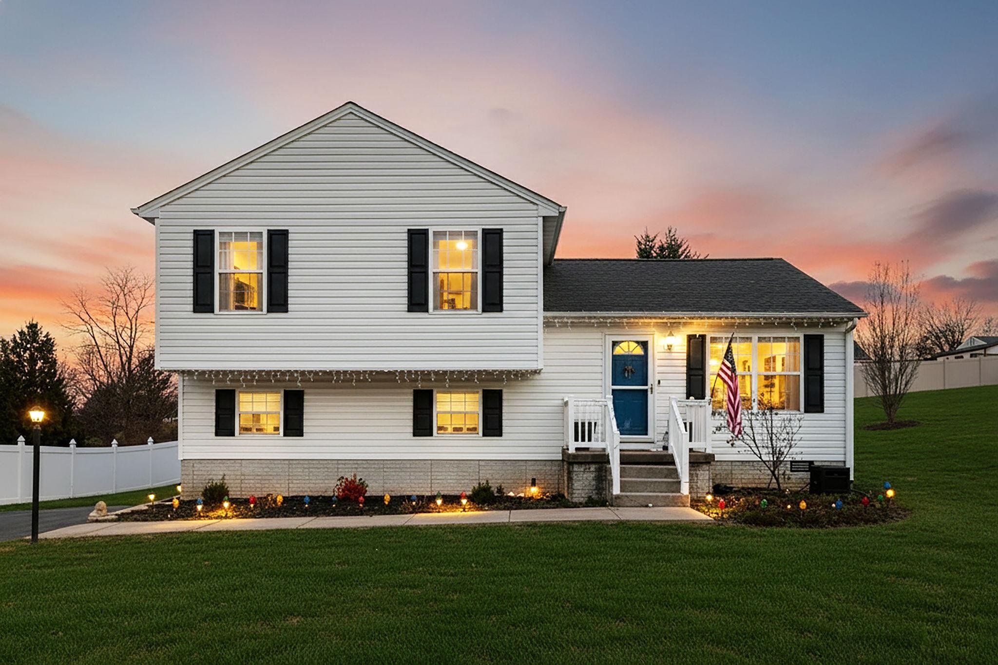 32 WOODSIDE DR, WAYNESBORO, Virginia 22980, 3 Bedrooms Bedrooms, ,2 BathroomsBathrooms,Residential,32 WOODSIDE DR,671336 MLS # 671336