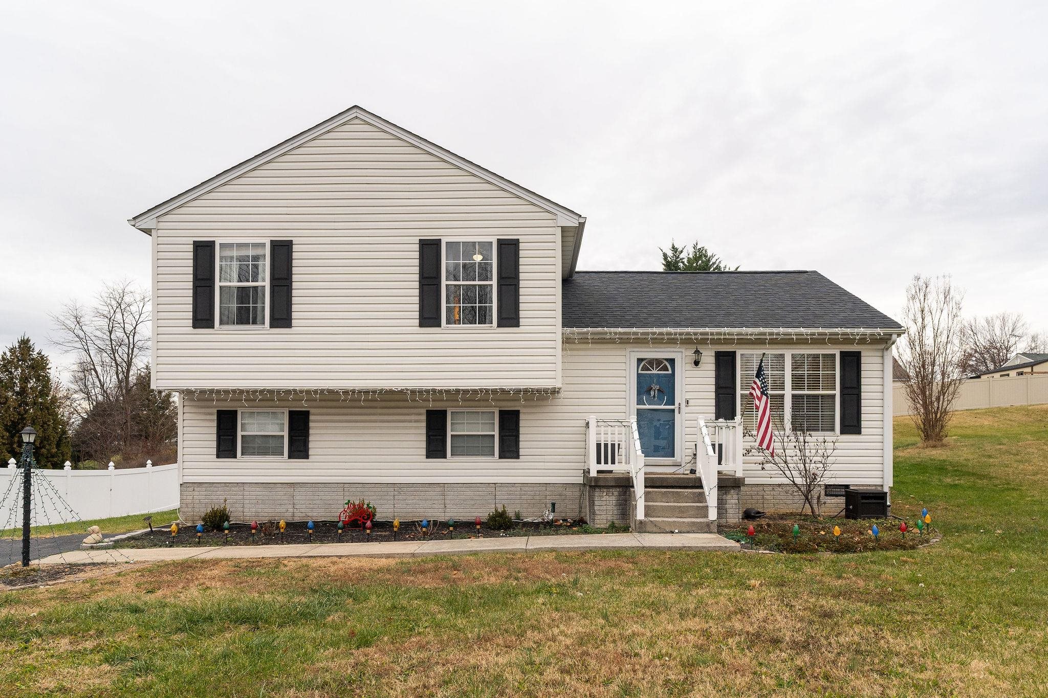 32 WOODSIDE DR, WAYNESBORO, Virginia 22980, 3 Bedrooms Bedrooms, ,2 BathroomsBathrooms,Residential,32 WOODSIDE DR,671336 MLS # 671336