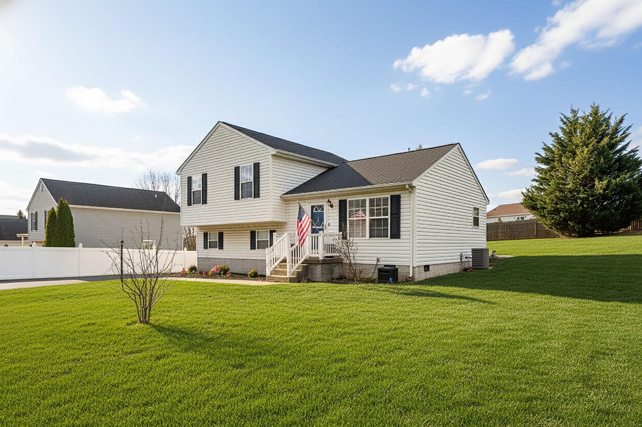 32 WOODSIDE DR, WAYNESBORO, Virginia 22980, 3 Bedrooms Bedrooms, ,2 BathroomsBathrooms,Residential,32 WOODSIDE DR,671336 MLS # 671336