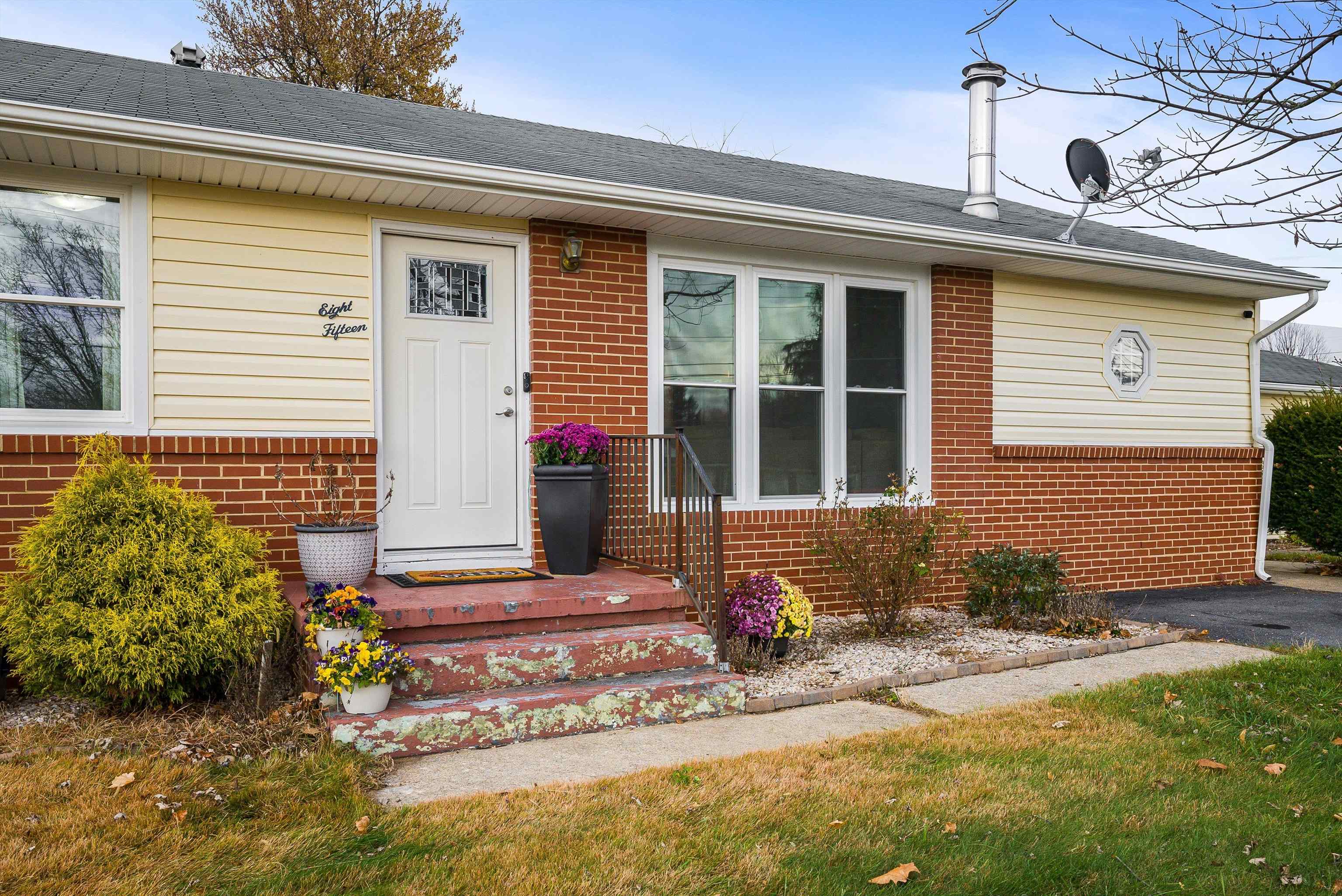 815 RUTHERFORD ST, STAUNTON, Virginia 24401, 3 Bedrooms Bedrooms, ,1 BathroomBathrooms,Residential,815 RUTHERFORD ST,671356 MLS # 671356 815 RUTHERFORD ST, STAUNTON, Virginia 24401, 3 Bedrooms Bedrooms, ,1 BathroomBathrooms,Residential,815 RUTHERFORD ST,671356 MLS # 671356