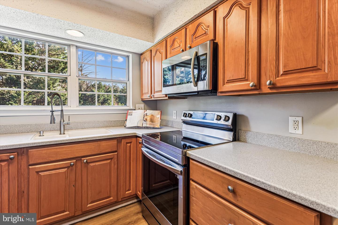 12102 GREENWAY CT #101, FAIRFAX, Virginia 22033, 3 Bedrooms Bedrooms, 8 Rooms Rooms,2 BathroomsBathrooms,Residential,For sale,12102 GREENWAY CT #101,VAFX2272614 MLS # VAFX2272614