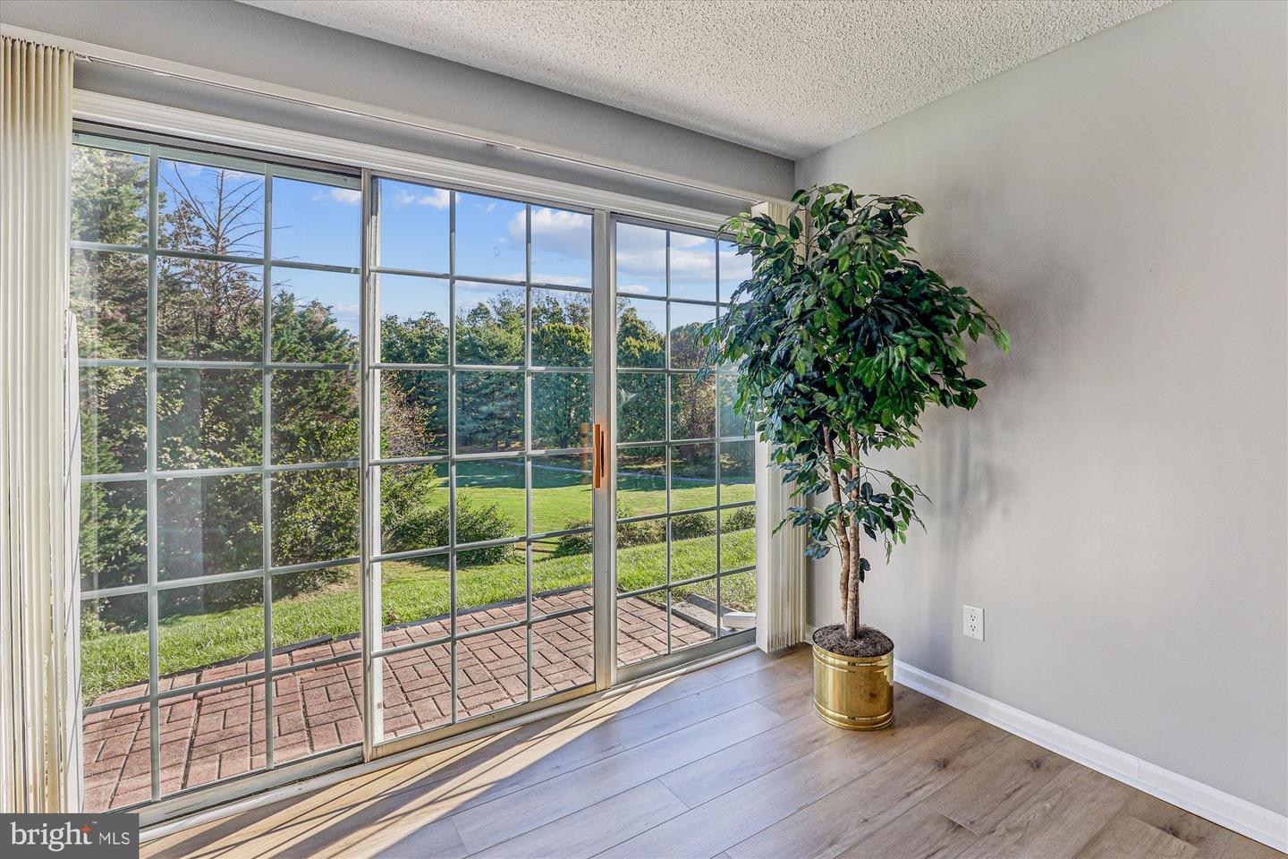 12102 GREENWAY CT #101, FAIRFAX, Virginia 22033, 3 Bedrooms Bedrooms, 8 Rooms Rooms,2 BathroomsBathrooms,Residential,For sale,12102 GREENWAY CT #101,VAFX2272614 MLS # VAFX2272614