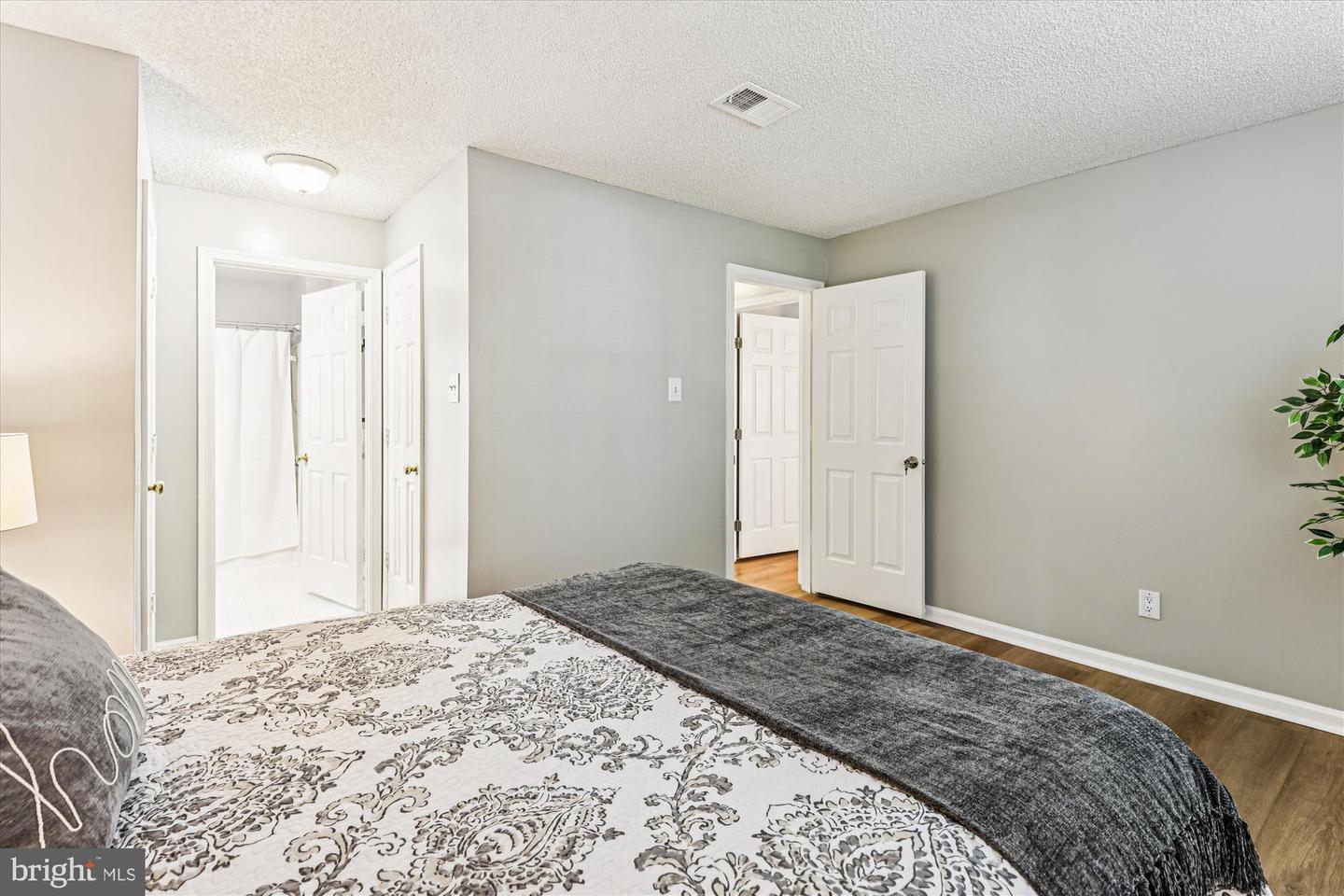 12102 GREENWAY CT #101, FAIRFAX, Virginia 22033, 3 Bedrooms Bedrooms, 8 Rooms Rooms,2 BathroomsBathrooms,Residential,For sale,12102 GREENWAY CT #101,VAFX2272614 MLS # VAFX2272614