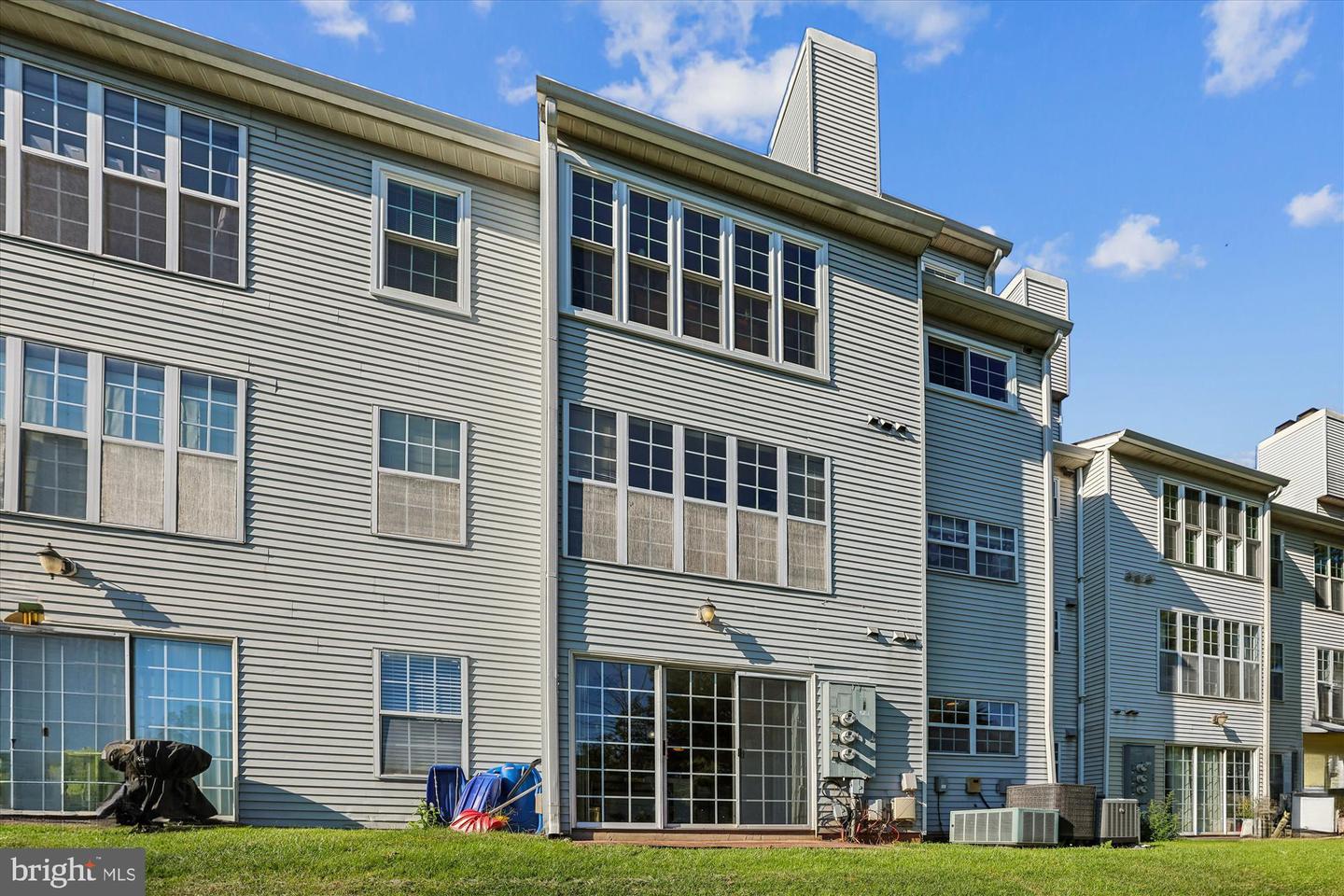 12102 GREENWAY CT #101, FAIRFAX, Virginia 22033, 3 Bedrooms Bedrooms, 8 Rooms Rooms,2 BathroomsBathrooms,Residential,For sale,12102 GREENWAY CT #101,VAFX2272614 MLS # VAFX2272614