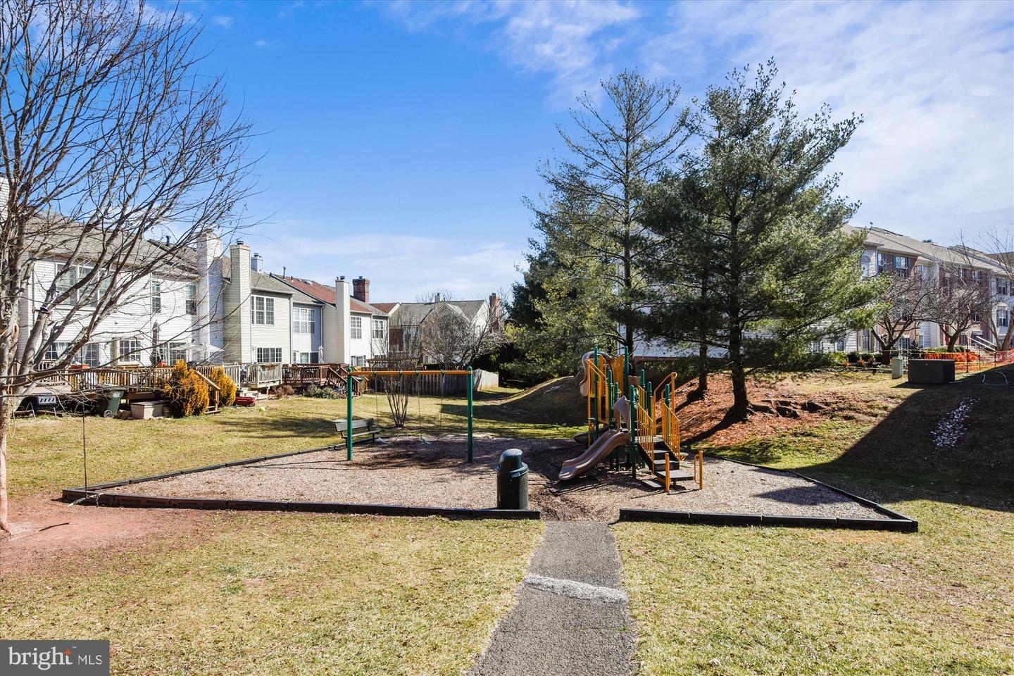 12102 GREENWAY CT #101, FAIRFAX, Virginia 22033, 3 Bedrooms Bedrooms, 8 Rooms Rooms,2 BathroomsBathrooms,Residential,For sale,12102 GREENWAY CT #101,VAFX2272614 MLS # VAFX2272614