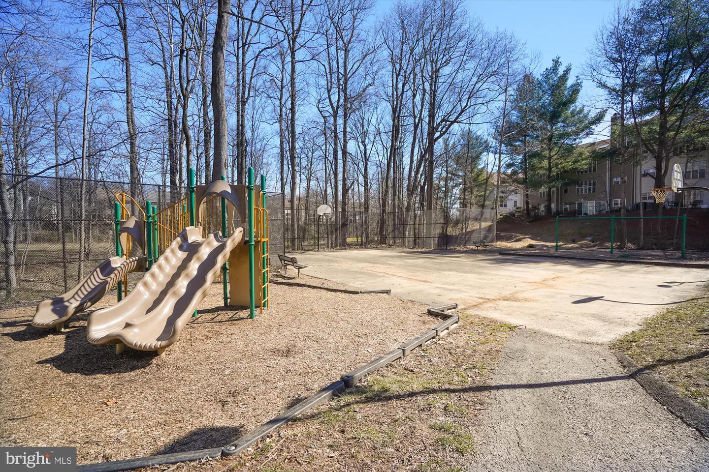 12102 GREENWAY CT #101, FAIRFAX, Virginia 22033, 3 Bedrooms Bedrooms, 8 Rooms Rooms,2 BathroomsBathrooms,Residential,For sale,12102 GREENWAY CT #101,VAFX2272614 MLS # VAFX2272614