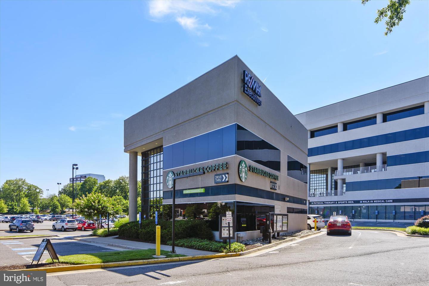 12102 GREENWAY CT #101, FAIRFAX, Virginia 22033, 3 Bedrooms Bedrooms, 8 Rooms Rooms,2 BathroomsBathrooms,Residential,For sale,12102 GREENWAY CT #101,VAFX2272614 MLS # VAFX2272614