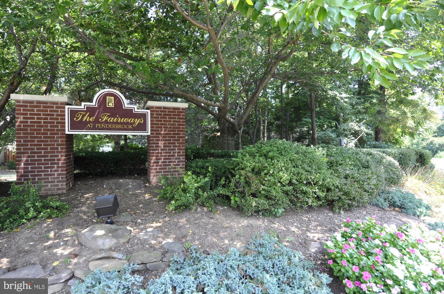 12102 GREENWAY CT #101, FAIRFAX, Virginia 22033, 3 Bedrooms Bedrooms, 8 Rooms Rooms,2 BathroomsBathrooms,Residential,For sale,12102 GREENWAY CT #101,VAFX2272614 MLS # VAFX2272614
