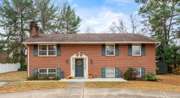 212 TAYLOR ST, FREDERICKSBURG, Virginia 22405, 4 Bedrooms Bedrooms, ,2 BathroomsBathrooms,Residential,For sale,212 TAYLOR ST,VAST2043300 MLS # VAST2043300