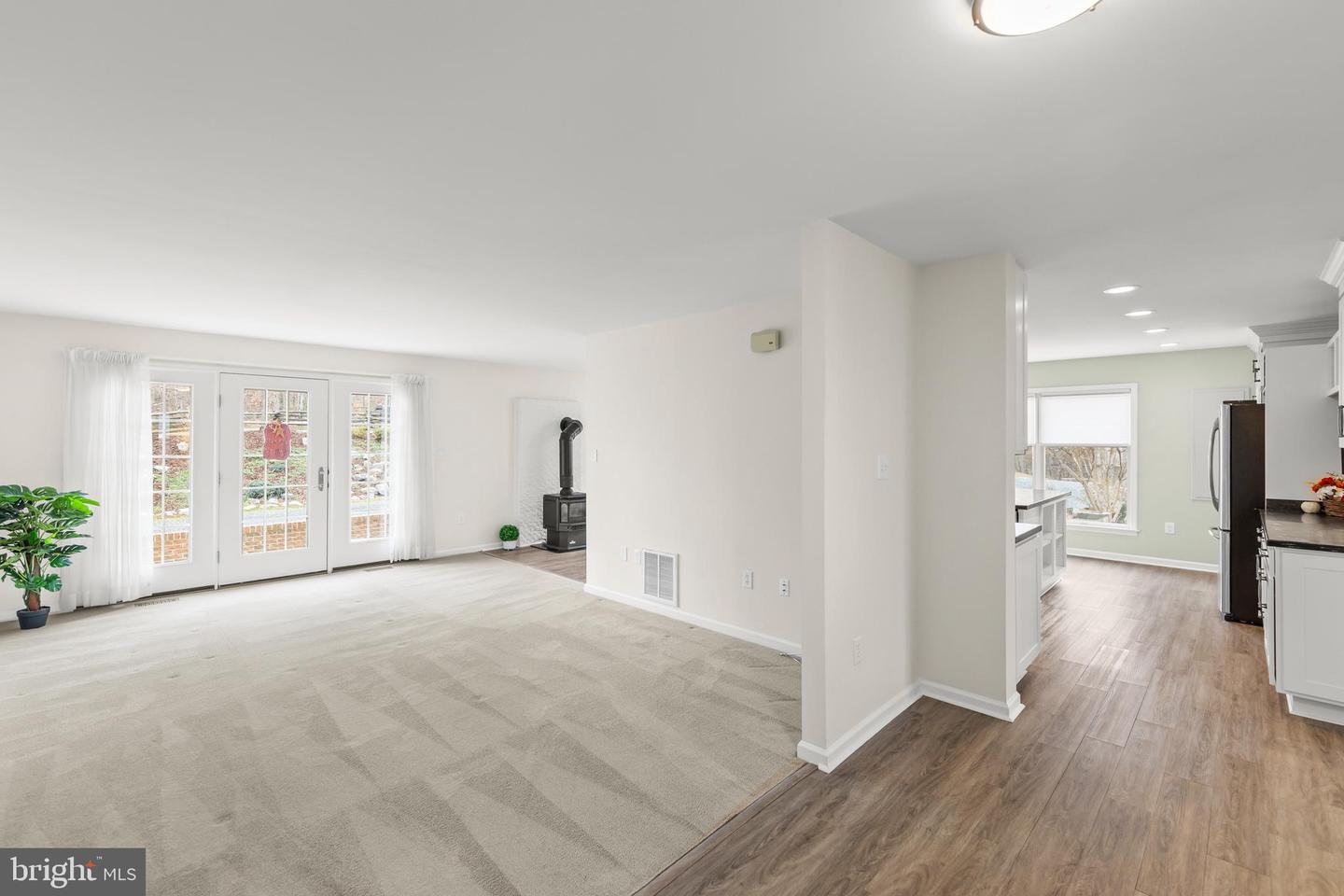 155 SIGNAL CT, STRASBURG, Virginia 22657, 2 Bedrooms Bedrooms, 9 Rooms Rooms,2 BathroomsBathrooms,Residential,For sale,155 SIGNAL CT,VAWR2012522 MLS # VAWR2012522