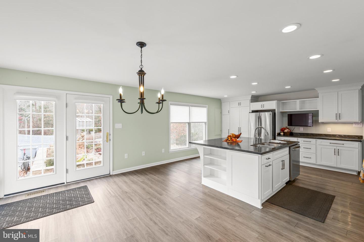 155 SIGNAL CT, STRASBURG, Virginia 22657, 2 Bedrooms Bedrooms, 9 Rooms Rooms,2 BathroomsBathrooms,Residential,For sale,155 SIGNAL CT,VAWR2012522 MLS # VAWR2012522