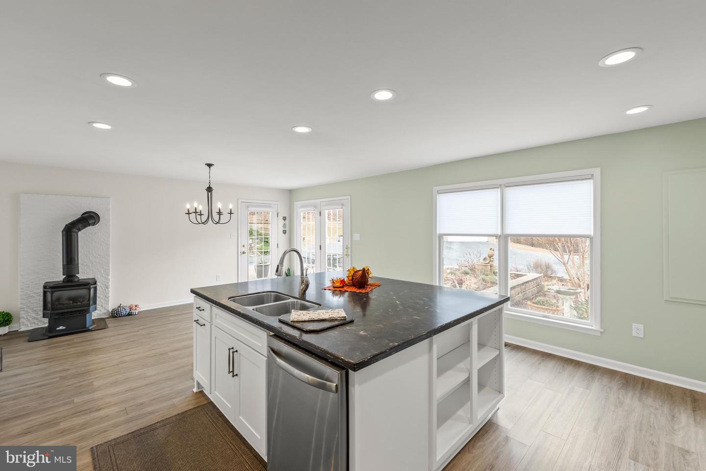 155 SIGNAL CT, STRASBURG, Virginia 22657, 2 Bedrooms Bedrooms, 9 Rooms Rooms,2 BathroomsBathrooms,Residential,For sale,155 SIGNAL CT,VAWR2012522 MLS # VAWR2012522