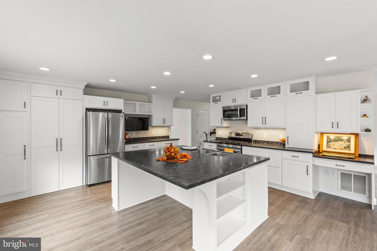 155 SIGNAL CT, STRASBURG, Virginia 22657, 2 Bedrooms Bedrooms, 9 Rooms Rooms,2 BathroomsBathrooms,Residential,For sale,155 SIGNAL CT,VAWR2012522 MLS # VAWR2012522