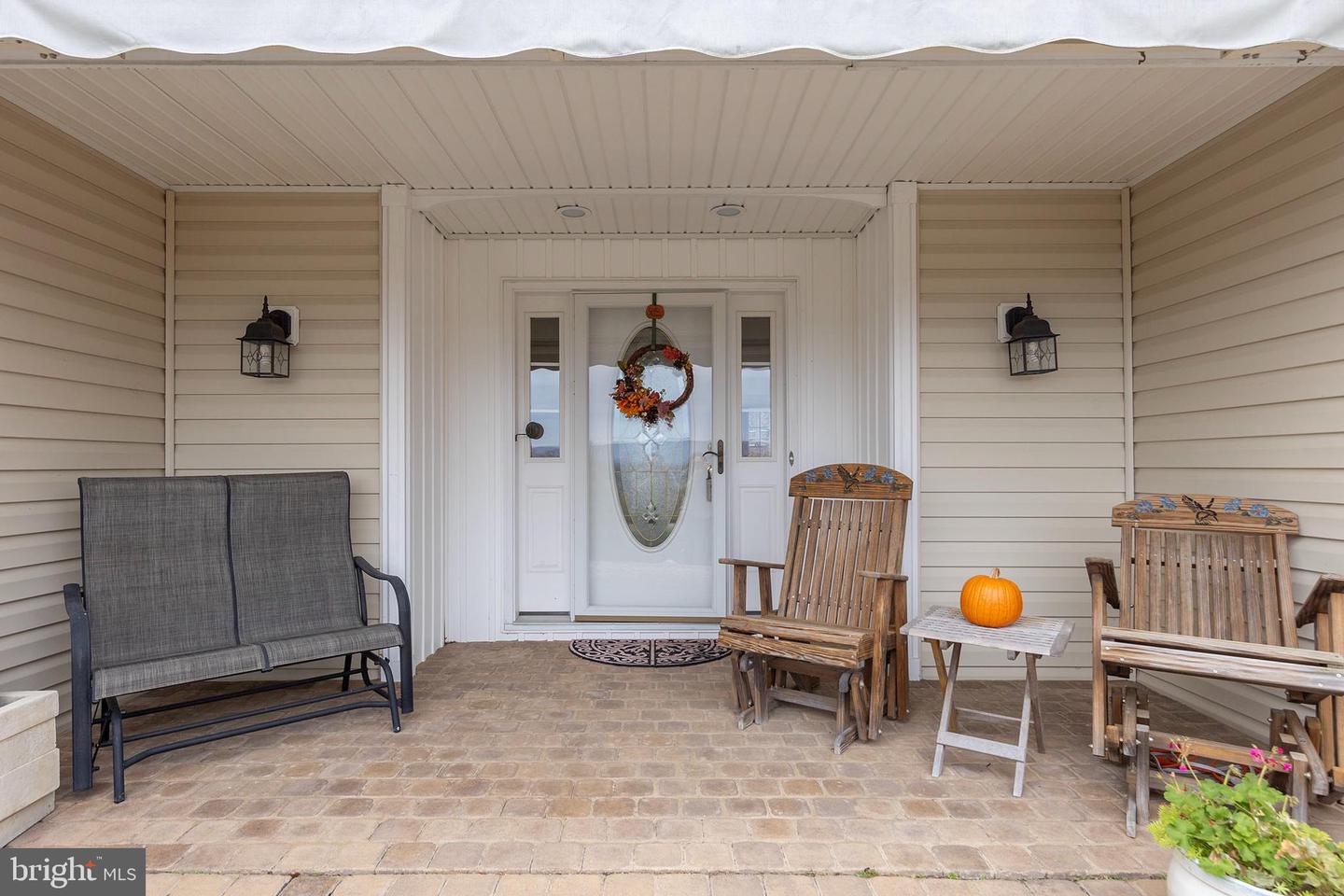 155 SIGNAL CT, STRASBURG, Virginia 22657, 2 Bedrooms Bedrooms, 9 Rooms Rooms,2 BathroomsBathrooms,Residential,For sale,155 SIGNAL CT,VAWR2012522 MLS # VAWR2012522