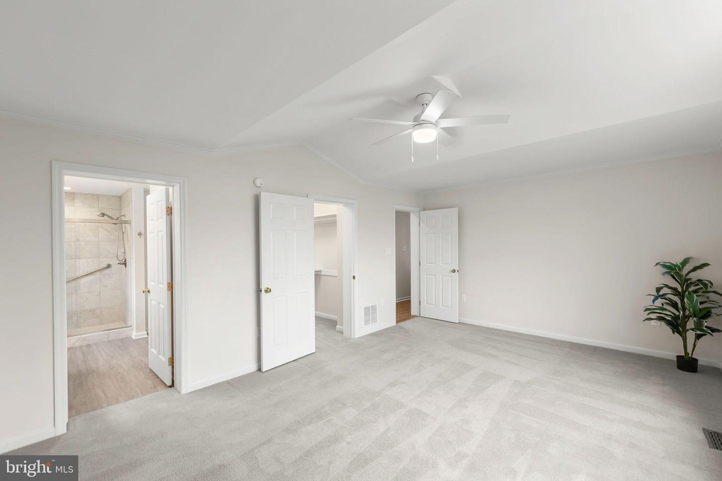 155 SIGNAL CT, STRASBURG, Virginia 22657, 2 Bedrooms Bedrooms, 9 Rooms Rooms,2 BathroomsBathrooms,Residential,For sale,155 SIGNAL CT,VAWR2012522 MLS # VAWR2012522