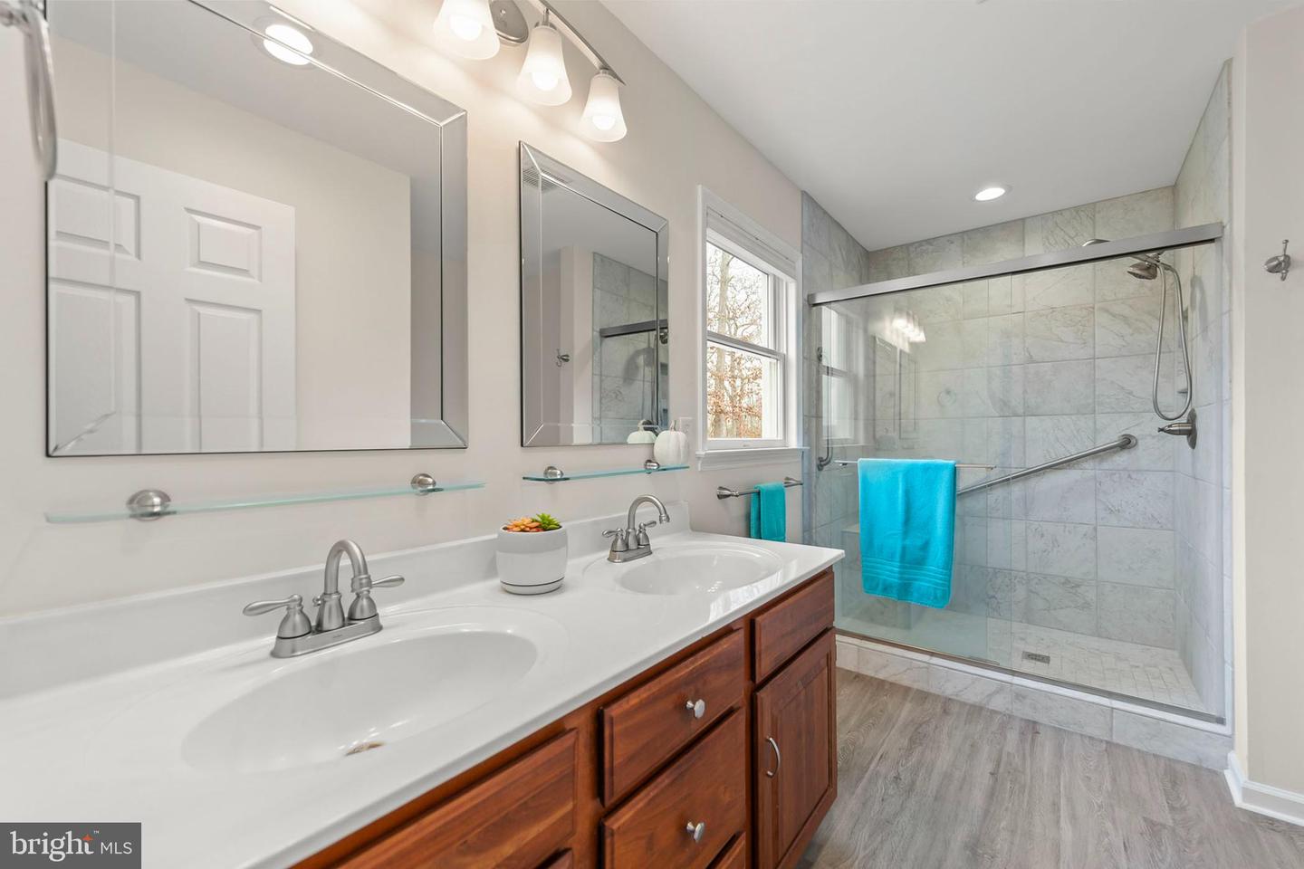 155 SIGNAL CT, STRASBURG, Virginia 22657, 2 Bedrooms Bedrooms, 9 Rooms Rooms,2 BathroomsBathrooms,Residential,For sale,155 SIGNAL CT,VAWR2012522 MLS # VAWR2012522