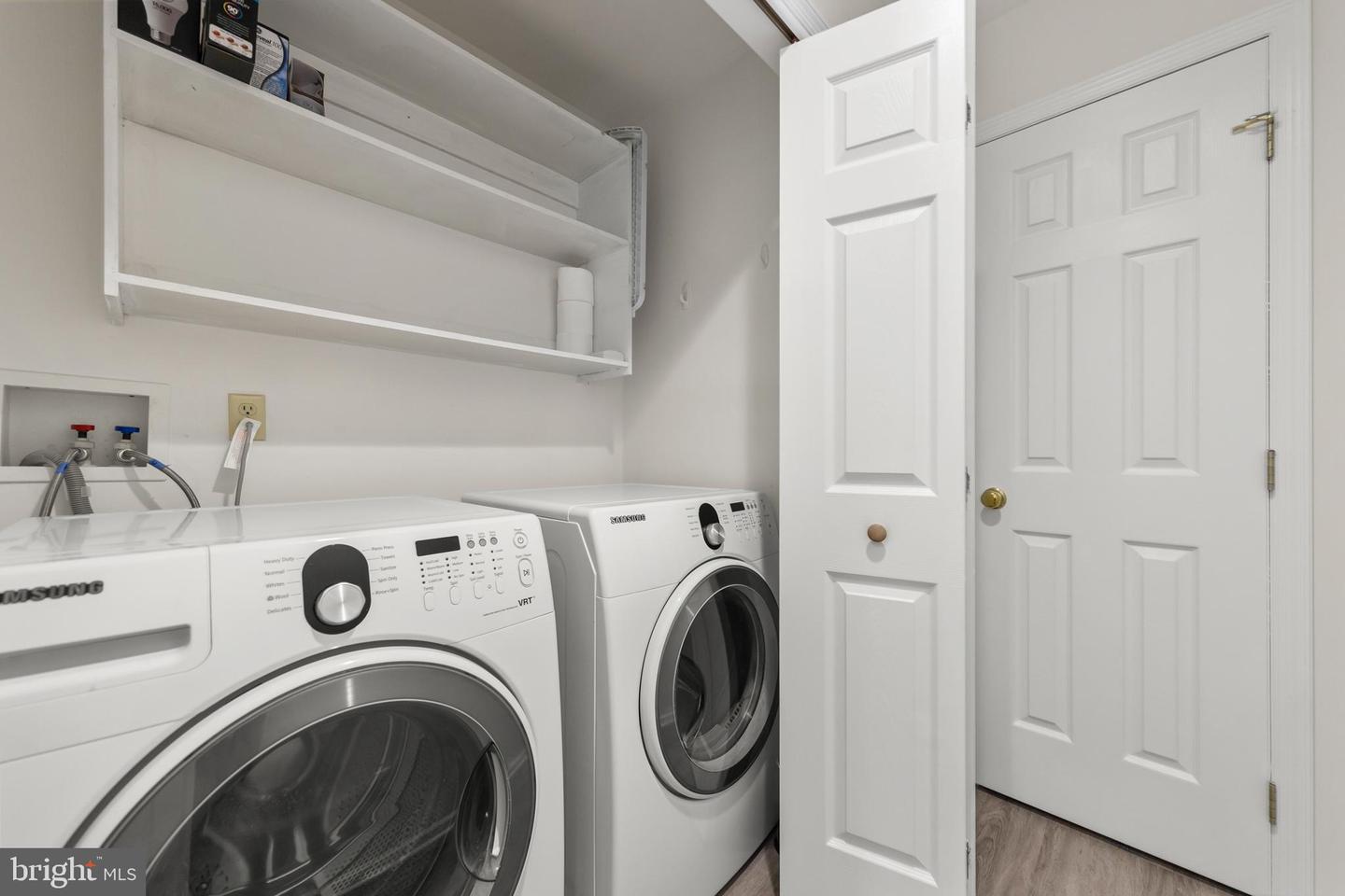 155 SIGNAL CT, STRASBURG, Virginia 22657, 2 Bedrooms Bedrooms, 9 Rooms Rooms,2 BathroomsBathrooms,Residential,For sale,155 SIGNAL CT,VAWR2012522 MLS # VAWR2012522