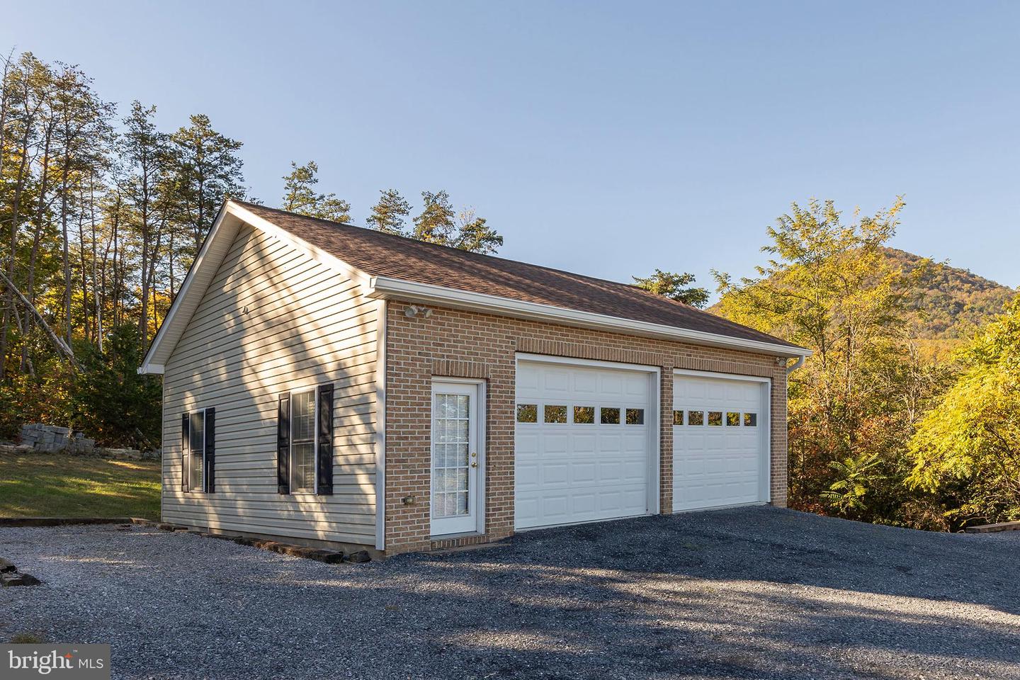 155 SIGNAL CT, STRASBURG, Virginia 22657, 2 Bedrooms Bedrooms, 9 Rooms Rooms,2 BathroomsBathrooms,Residential,For sale,155 SIGNAL CT,VAWR2012522 MLS # VAWR2012522