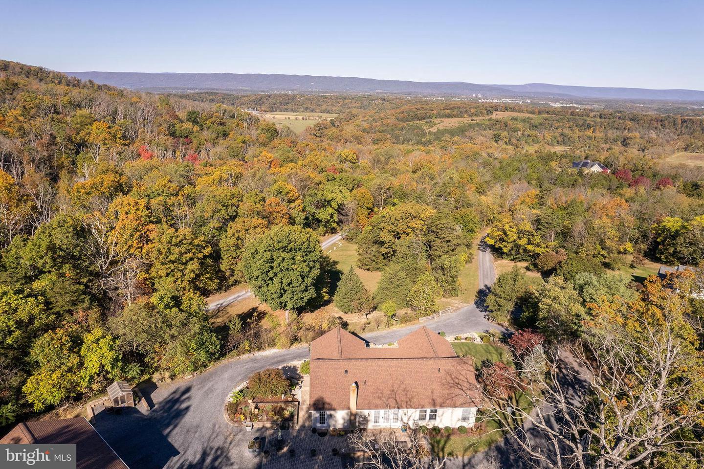 155 SIGNAL CT, STRASBURG, Virginia 22657, 2 Bedrooms Bedrooms, 9 Rooms Rooms,2 BathroomsBathrooms,Residential,For sale,155 SIGNAL CT,VAWR2012522 MLS # VAWR2012522