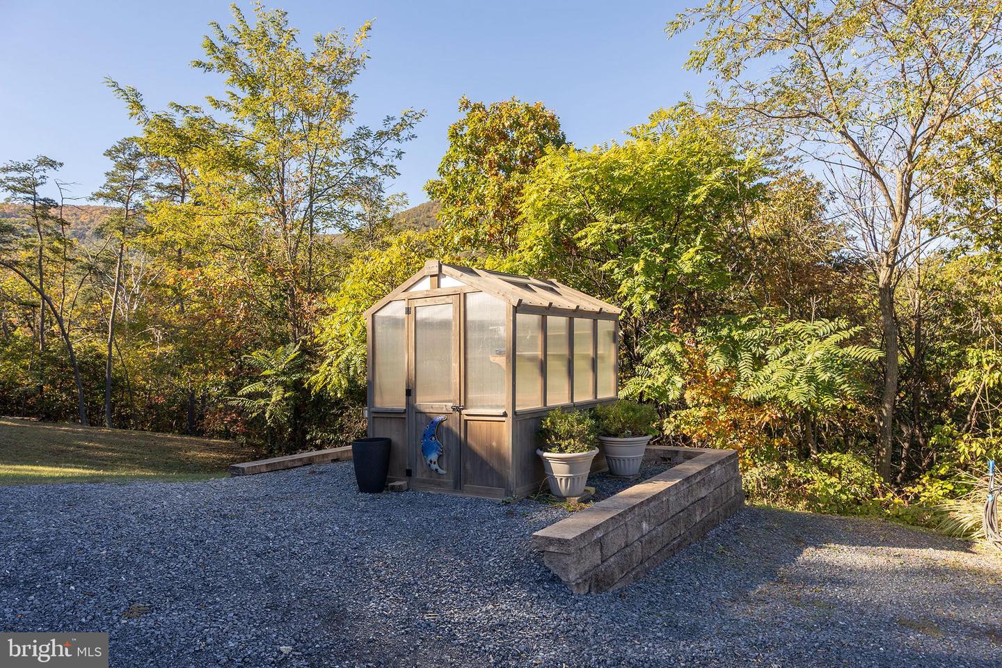 155 SIGNAL CT, STRASBURG, Virginia 22657, 2 Bedrooms Bedrooms, 9 Rooms Rooms,2 BathroomsBathrooms,Residential,For sale,155 SIGNAL CT,VAWR2012522 MLS # VAWR2012522