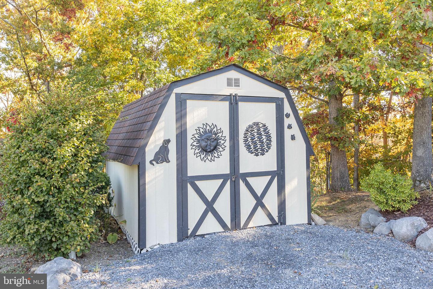 155 SIGNAL CT, STRASBURG, Virginia 22657, 2 Bedrooms Bedrooms, 9 Rooms Rooms,2 BathroomsBathrooms,Residential,For sale,155 SIGNAL CT,VAWR2012522 MLS # VAWR2012522