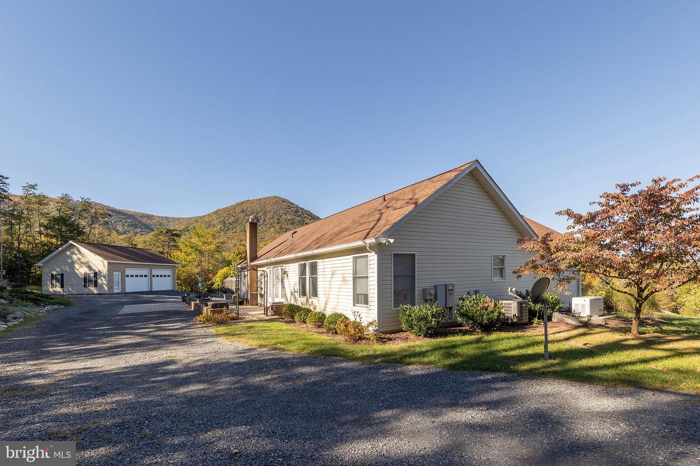 155 SIGNAL CT, STRASBURG, Virginia 22657, 2 Bedrooms Bedrooms, 9 Rooms Rooms,2 BathroomsBathrooms,Residential,For sale,155 SIGNAL CT,VAWR2012522 MLS # VAWR2012522