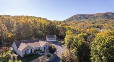 155 SIGNAL CT, STRASBURG, Virginia 22657, 2 Bedrooms Bedrooms, 9 Rooms Rooms,2 BathroomsBathrooms,Residential,For sale,155 SIGNAL CT,VAWR2012522 MLS # VAWR2012522