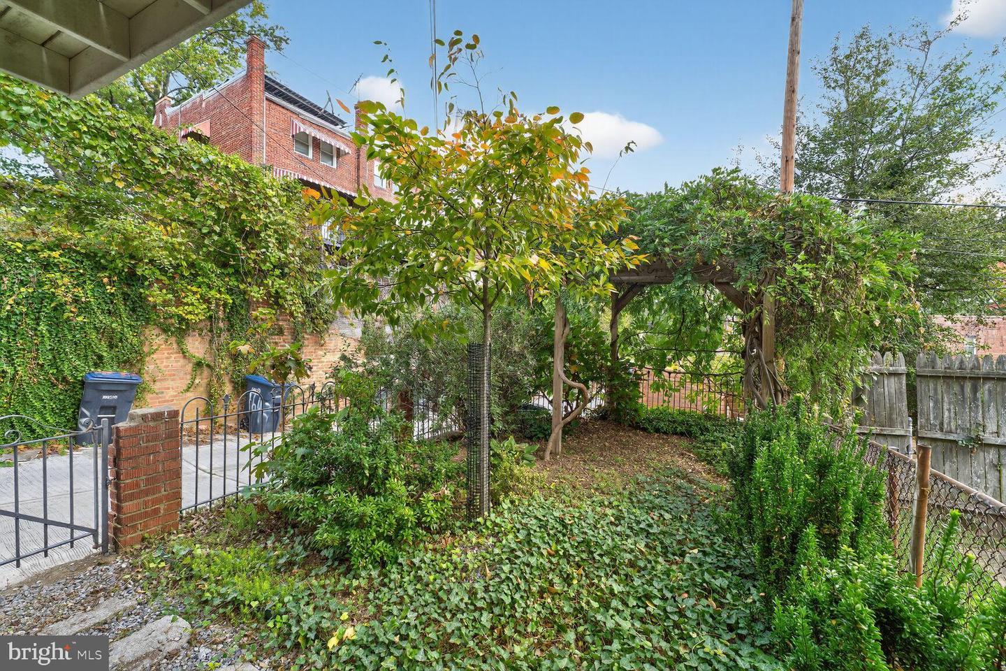 3910 R ST SE, WASHINGTON, District Of Columbia 20020, 3 Bedrooms Bedrooms, 4 Rooms Rooms,1 BathroomBathrooms,Residential,For sale,3910 R ST SE,DCDC2226536 MLS # DCDC2226536