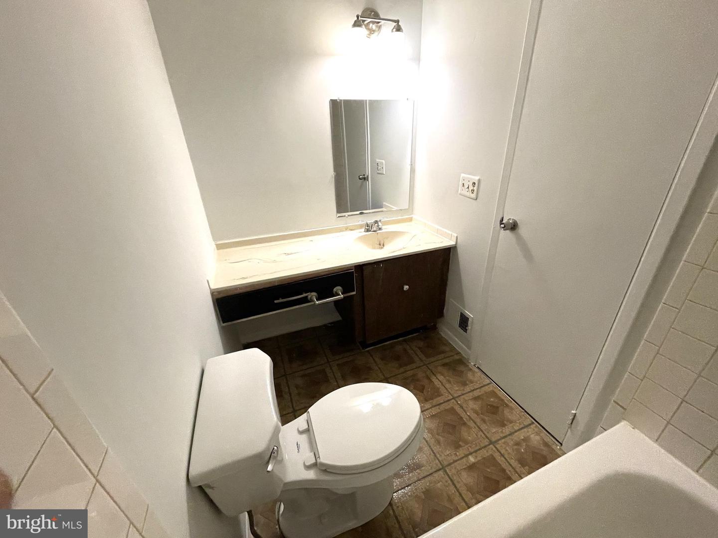 622 CLEARWATER CT, HERNDON, Virginia 20170, 3 Bedrooms Bedrooms, ,2 BathroomsBathrooms,Residential,For sale,622 CLEARWATER CT,VAFX2274372 MLS # VAFX2274372