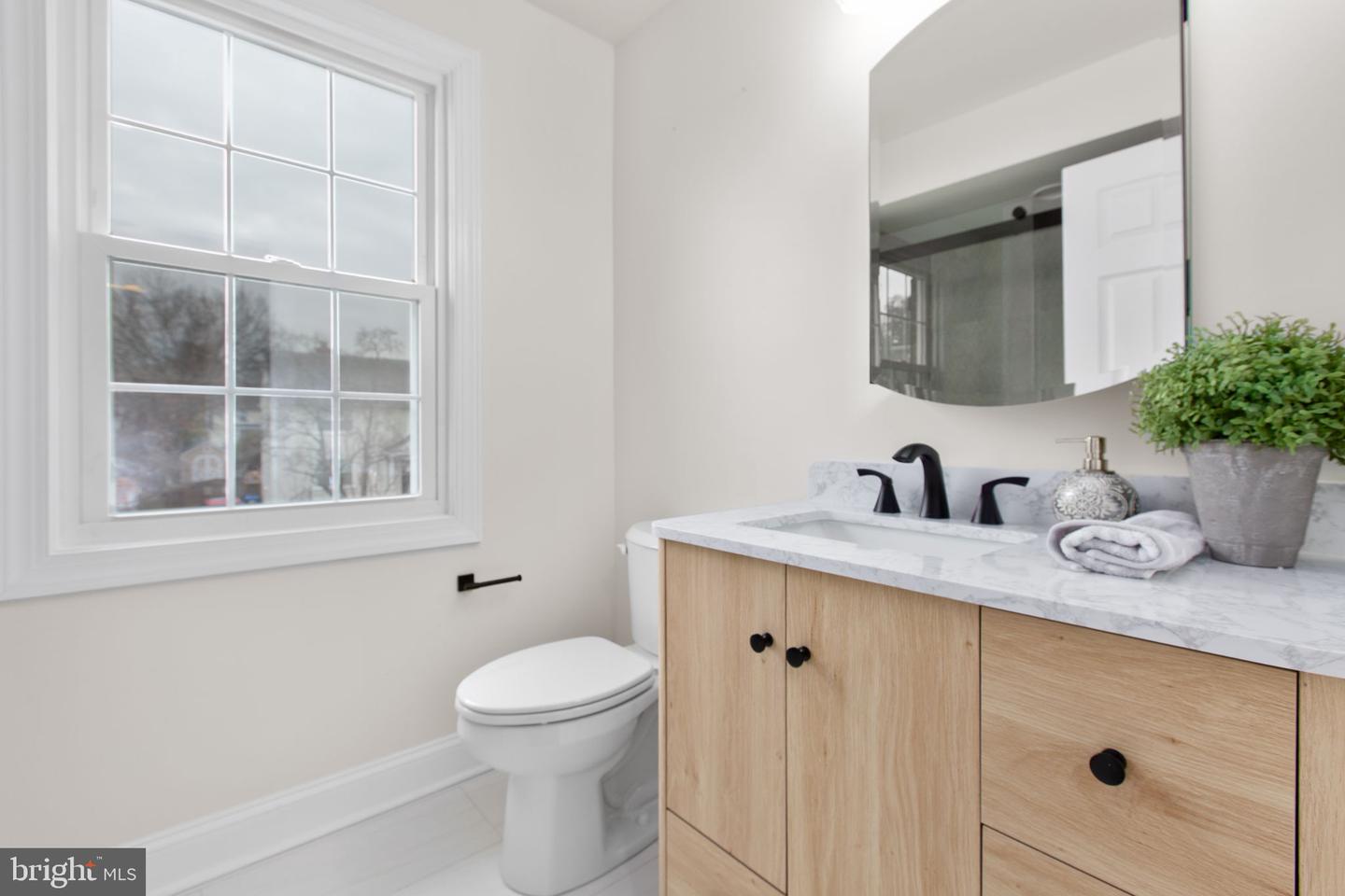 913 SYLVANIA AVE, FREDERICKSBURG, Virginia 22401, 5 Bedrooms Bedrooms, ,4 BathroomsBathrooms,Residential,For sale,913 SYLVANIA AVE,VAFB2009198 MLS # VAFB2009198