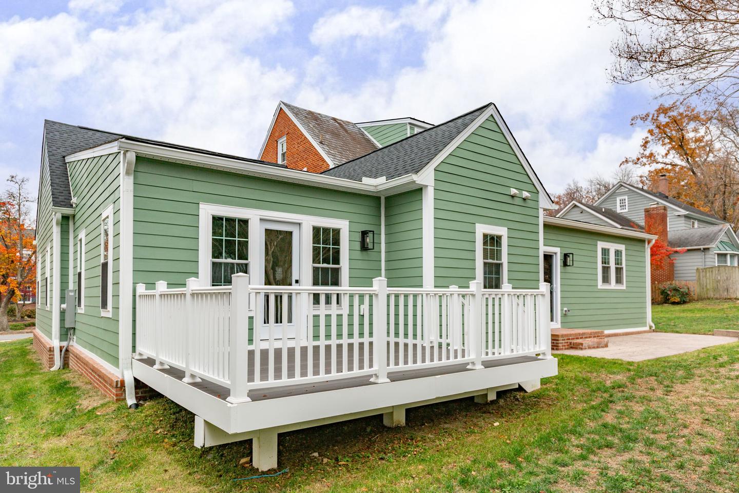 913 SYLVANIA AVE, FREDERICKSBURG, Virginia 22401, 5 Bedrooms Bedrooms, ,4 BathroomsBathrooms,Residential,For sale,913 SYLVANIA AVE,VAFB2009198 MLS # VAFB2009198