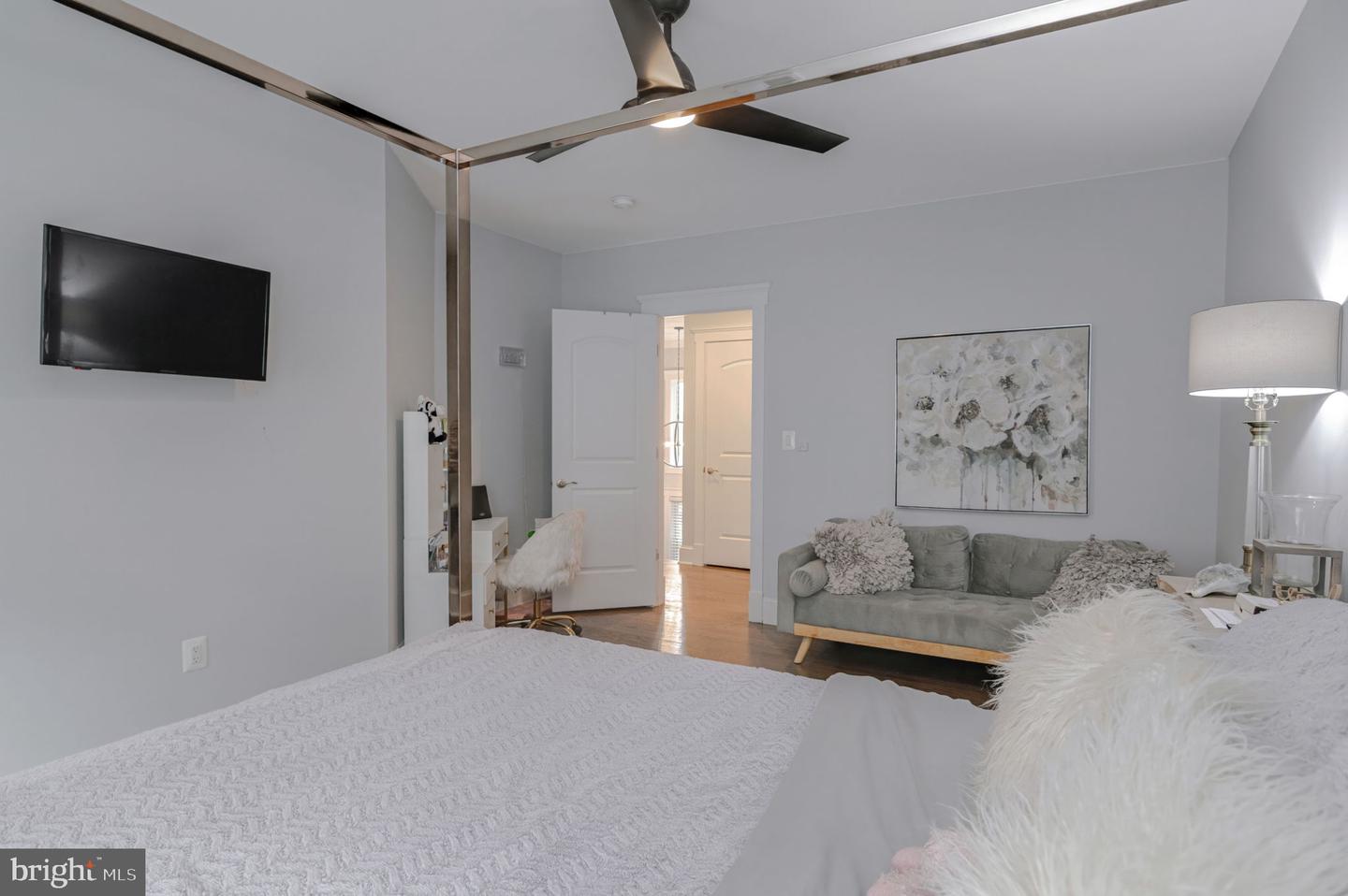 10708 WARWICK AVE, FAIRFAX, Virginia 22030, 6 Bedrooms Bedrooms, ,5 BathroomsBathrooms,Residential,For sale,10708 WARWICK AVE,VAFC2007300 MLS # VAFC2007300 10708 WARWICK AVE, FAIRFAX, Virginia 22030, 6 Bedrooms Bedrooms, ,5 BathroomsBathrooms,Residential,For sale,10708 WARWICK AVE,VAFC2007300 MLS # VAFC2007300