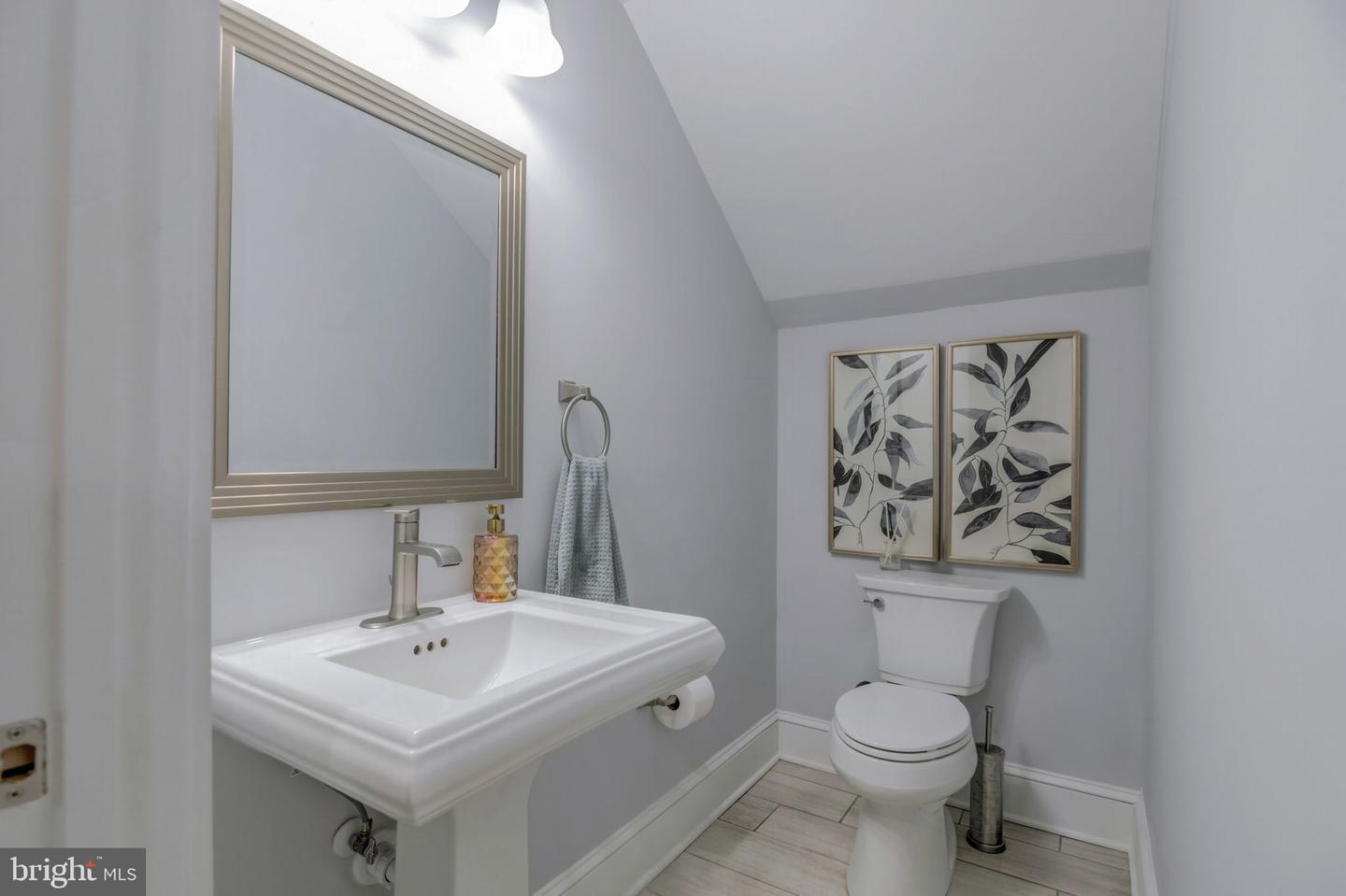 10708 WARWICK AVE, FAIRFAX, Virginia 22030, 6 Bedrooms Bedrooms, ,5 BathroomsBathrooms,Residential,For sale,10708 WARWICK AVE,VAFC2007300 MLS # VAFC2007300 10708 WARWICK AVE, FAIRFAX, Virginia 22030, 6 Bedrooms Bedrooms, ,5 BathroomsBathrooms,Residential,For sale,10708 WARWICK AVE,VAFC2007300 MLS # VAFC2007300