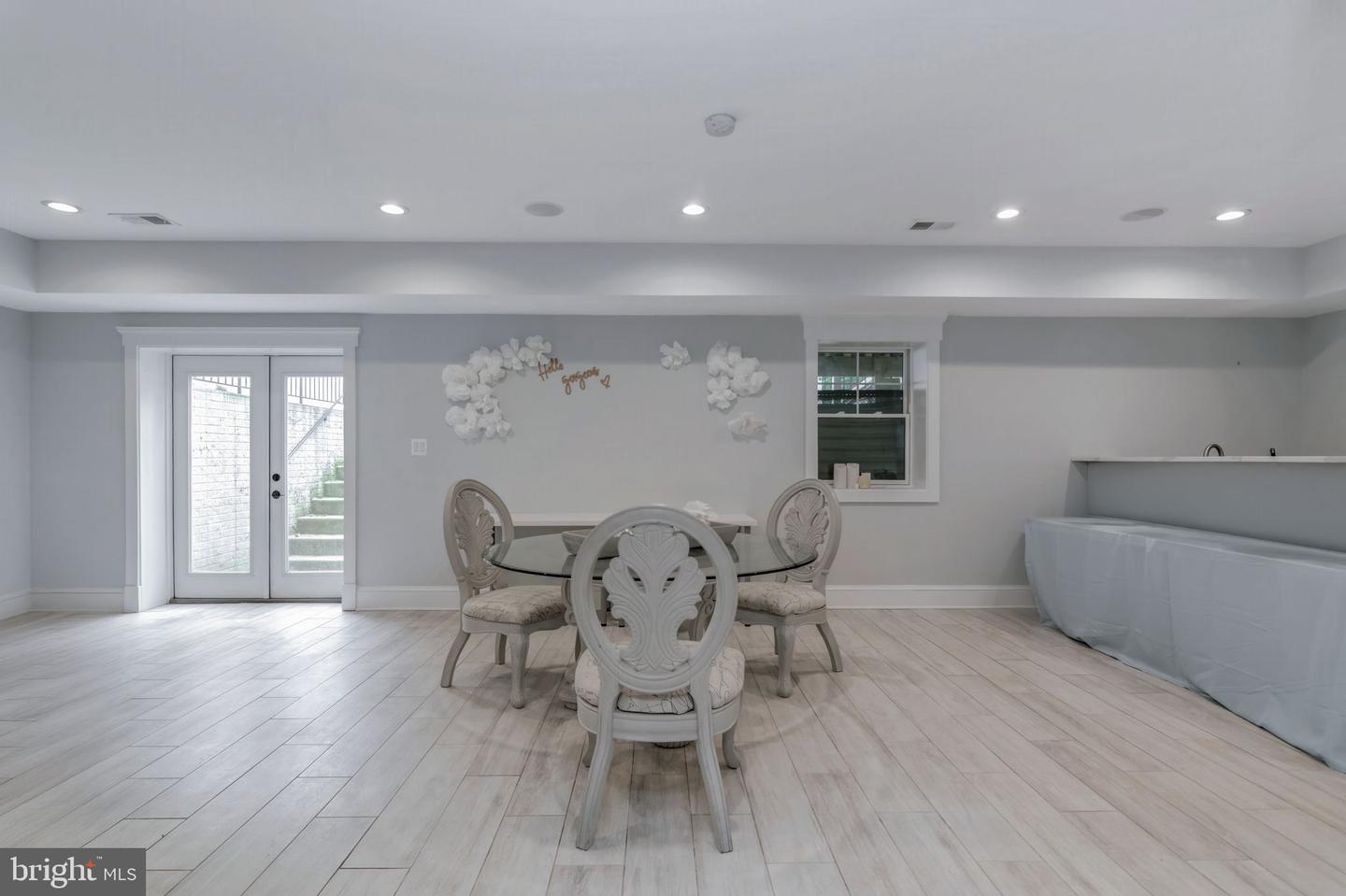 10708 WARWICK AVE, FAIRFAX, Virginia 22030, 6 Bedrooms Bedrooms, ,5 BathroomsBathrooms,Residential,For sale,10708 WARWICK AVE,VAFC2007300 MLS # VAFC2007300 10708 WARWICK AVE, FAIRFAX, Virginia 22030, 6 Bedrooms Bedrooms, ,5 BathroomsBathrooms,Residential,For sale,10708 WARWICK AVE,VAFC2007300 MLS # VAFC2007300