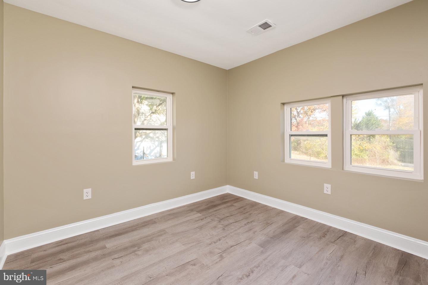 1080 AIRPORT RD, WINCHESTER, Virginia 22602, 2 Bedrooms Bedrooms, ,2 BathroomsBathrooms,Residential,For sale,1080 AIRPORT RD,VAFV2037956 MLS # VAFV2037956