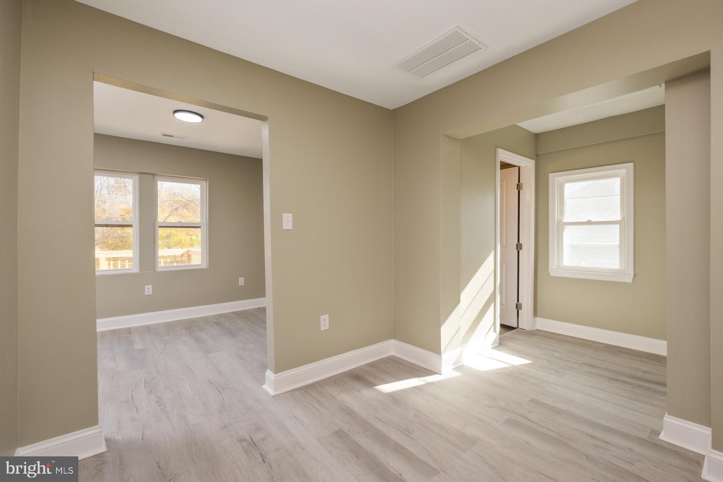 1080 AIRPORT RD, WINCHESTER, Virginia 22602, 2 Bedrooms Bedrooms, ,2 BathroomsBathrooms,Residential,For sale,1080 AIRPORT RD,VAFV2037956 MLS # VAFV2037956