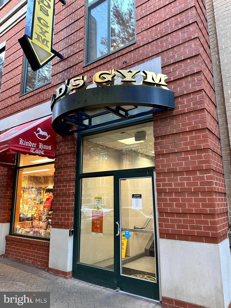 1220 N FILLMORE ST #PH08, ARLINGTON, Virginia 22201, 2 Bedrooms Bedrooms, ,2 BathroomsBathrooms,Residential,For sale,1220 N FILLMORE ST #PH08,VAAR2065756 MLS # VAAR2065756